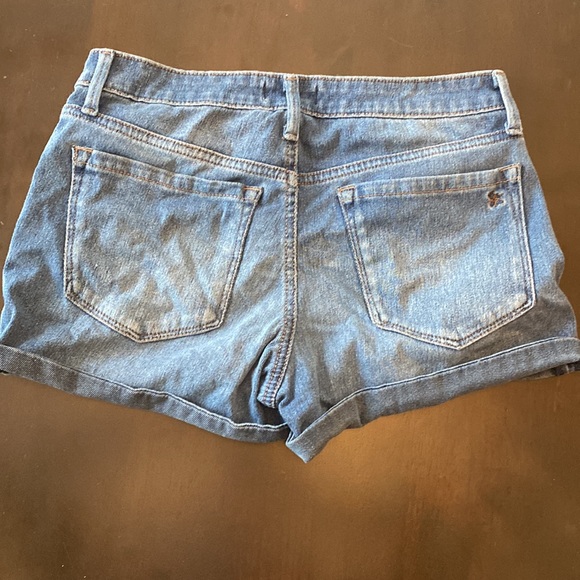 Jessica Simpson stretchy Jean shorts - Picture 2 of 3